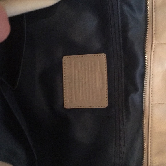 Cream coloured coach bag - Picture 2 of 4